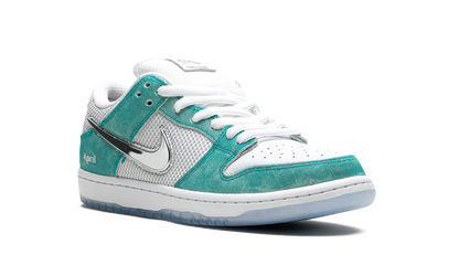 SB Dunk Low Pro QS "April Skateboards" FD2562 400