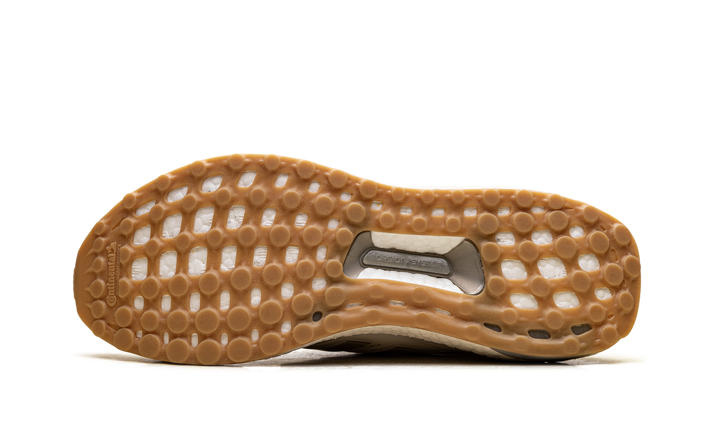 UltraBoost 1.0 WMNS "Warm Vanilla Cyber Metallic" JS1265