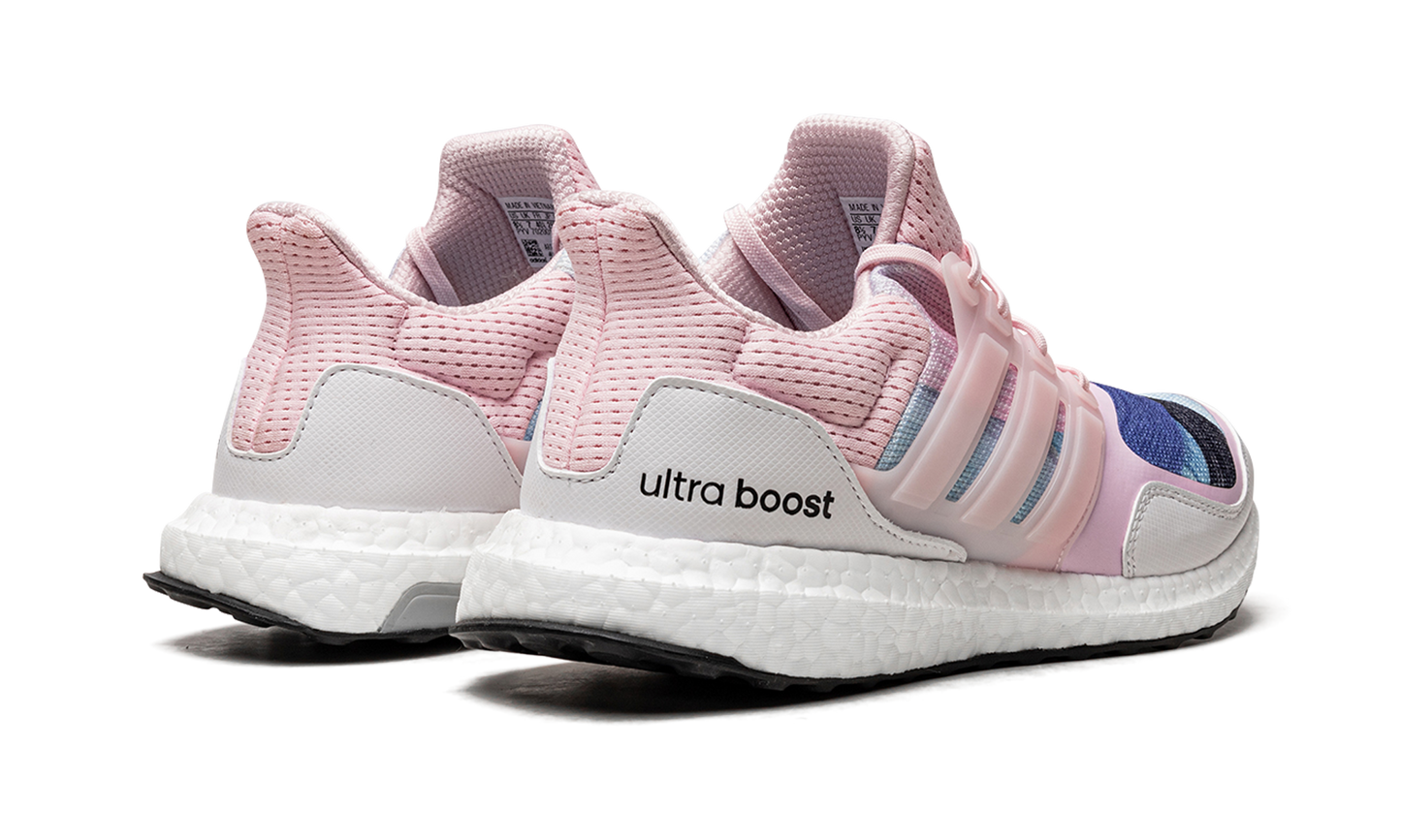 ULTRABOOST S&L DNA WMNS "Women in Power" FX7986