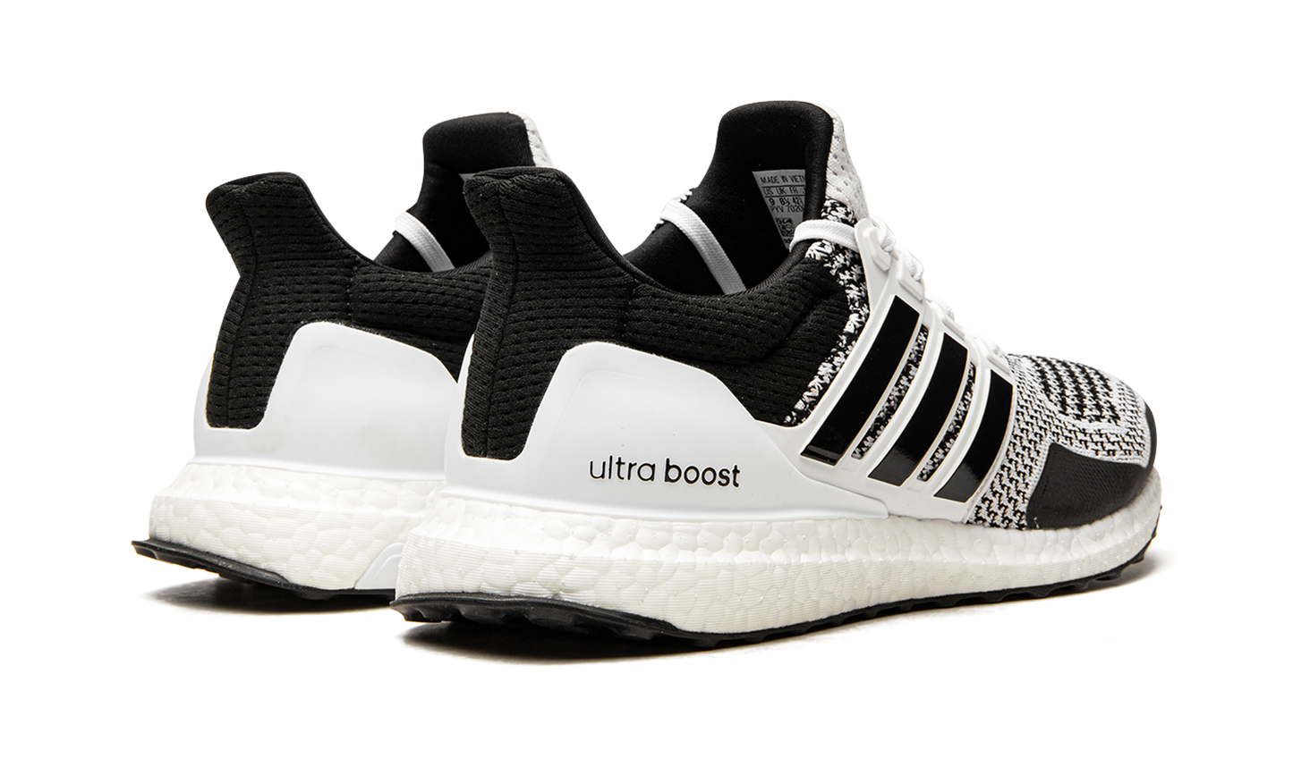UltraBoost 1.0 DNA "Cookies And Cream" H68156