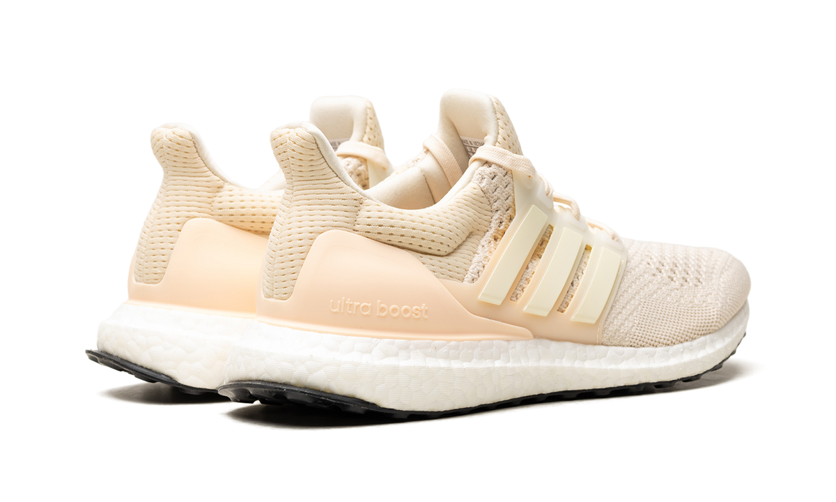 ULTRABOOST 1.0 WMNS "Ecru Tint / Semi Coral Fusion" HQ4208