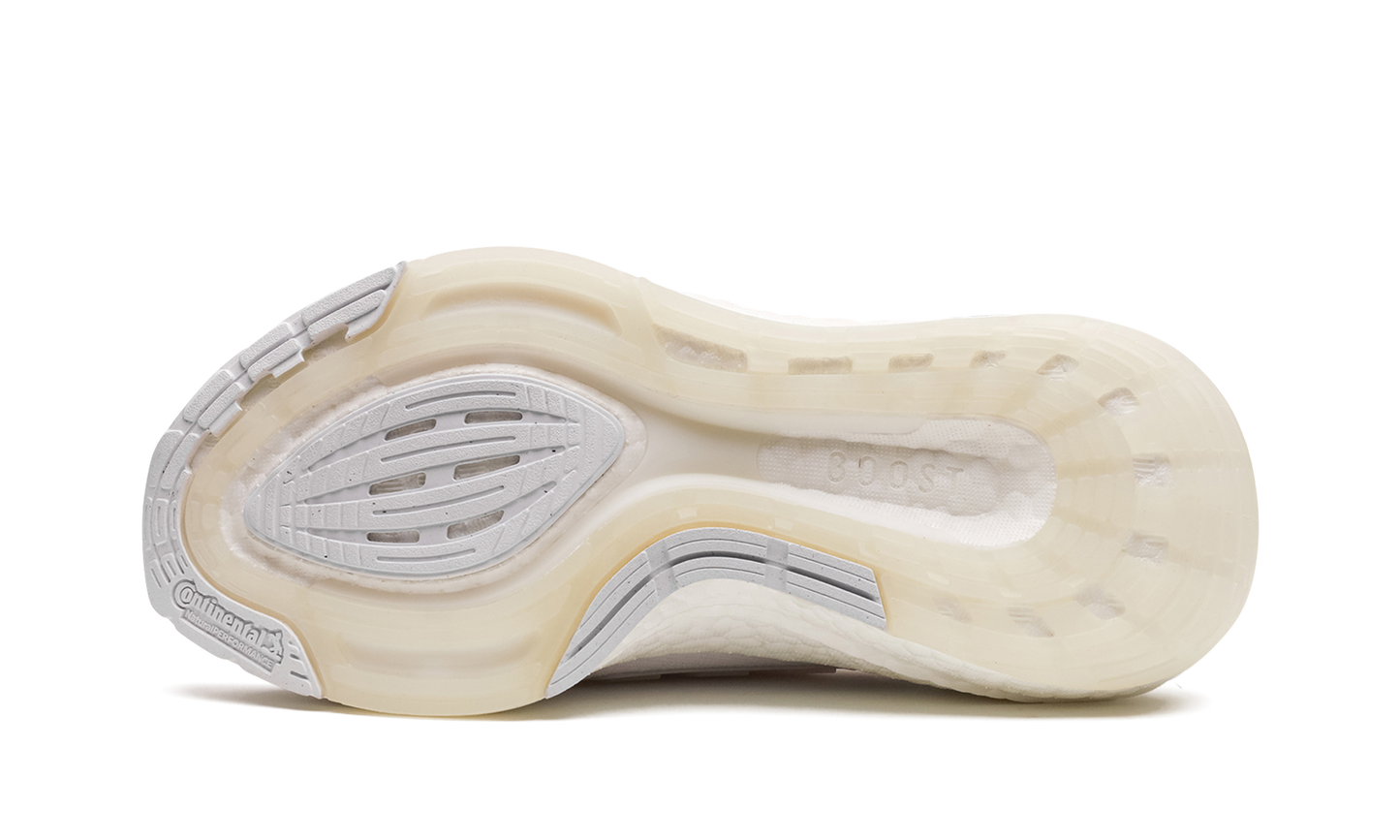 ULTRABOOST 22 WMNS "Triple White" GX5590