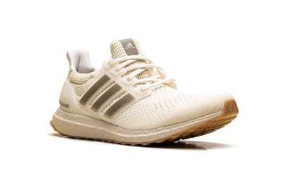UltraBoost 1.0 WMNS "Warm Vanilla Cyber Metallic" JS1265