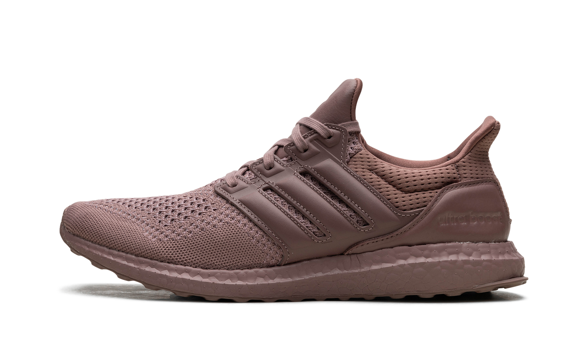 ULTRABOOST 1.0 WMNS "Wonder Oxide" GY9903
