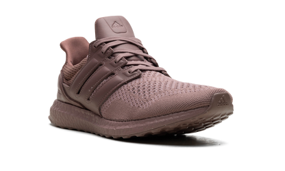 ULTRABOOST 1.0 WMNS "Wonder Oxide" GY9903